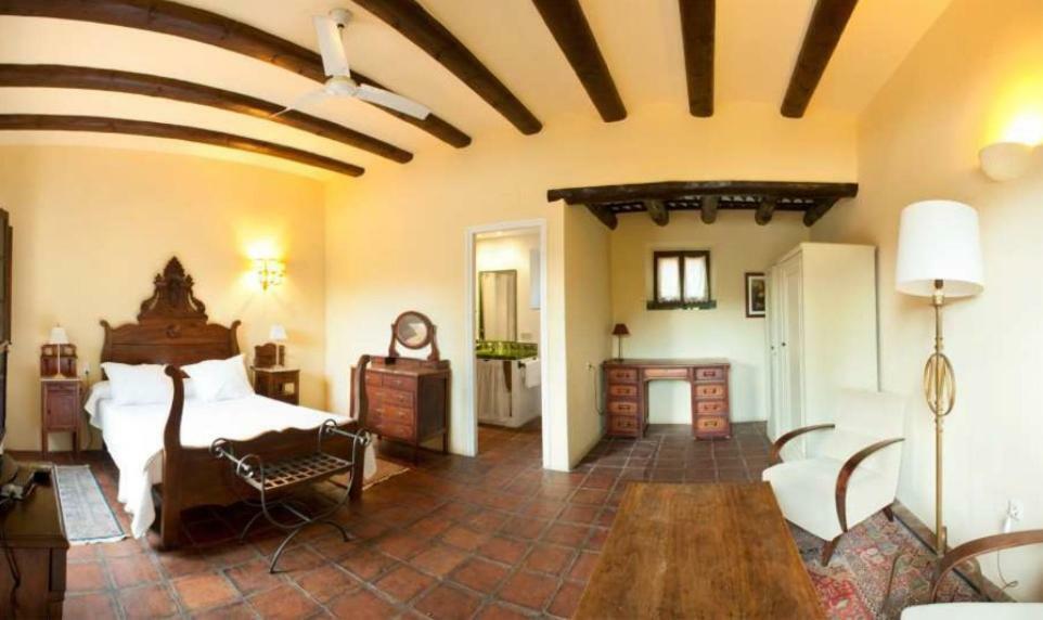 Hostal La Riera Torroella De Montgri Exterior photo